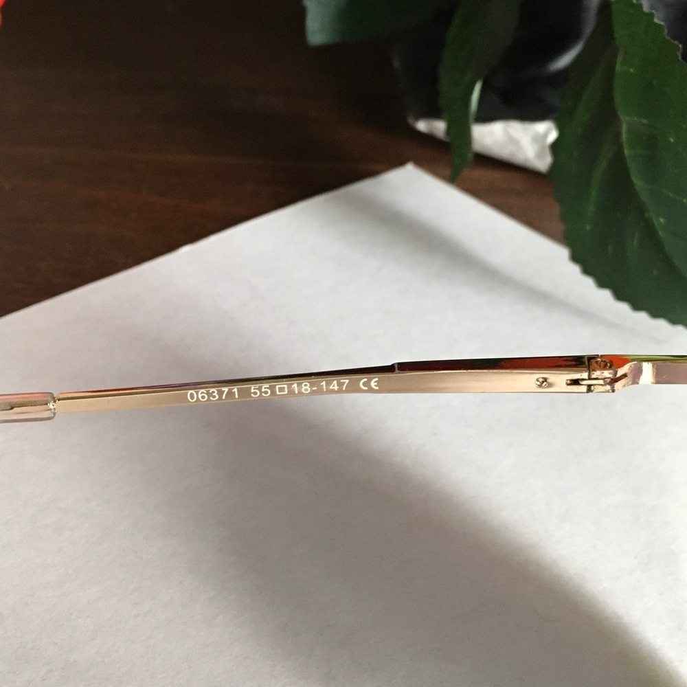 Elegant Gold-Toned Square Sunglasses - Picture 6 of 7
